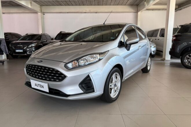 FORD FIESTA TITANIUM 2015 CON 120000KM