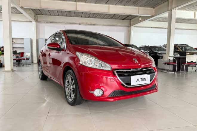 PEUGEOT 208 FELINE PACK CUIRE 2015 CON 130000KM