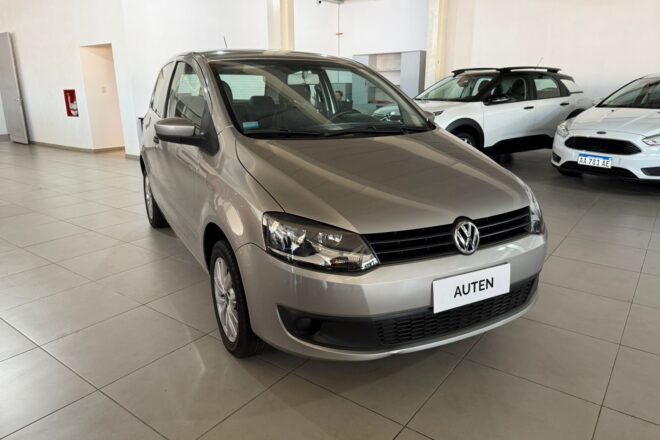 VOLKSWAGEN FOX COMFORTLINE 2014 CON 33500KM