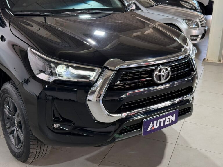 TOYOTA HILUX 4X2 DC SRV 6 MT 2021 CON 40000KM