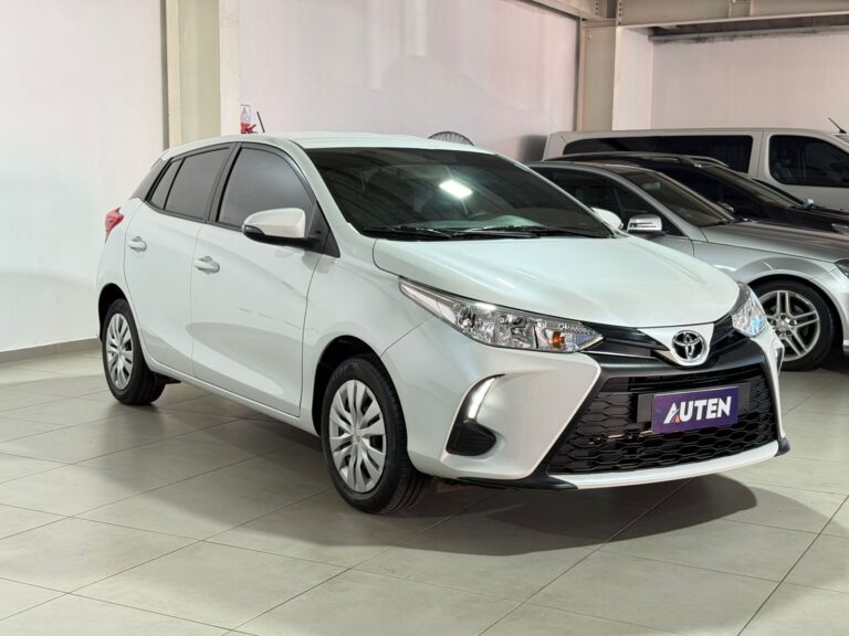 TOYOTA YARIS XS CVT 2026 CON 2800KM