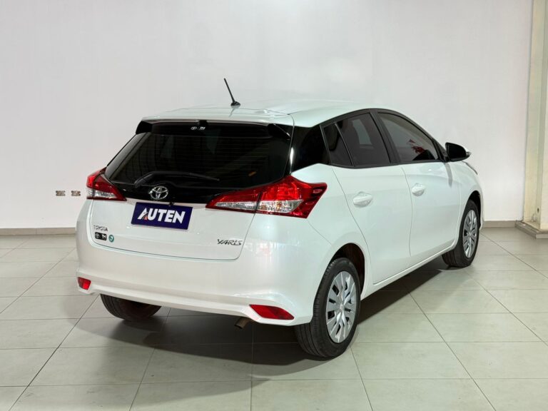 TOYOTA YARIS XS CVT 2026 CON 2800KM
