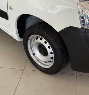 CITROEN BERLINGO FURGON BUSINESS 2024 CON 54000KM