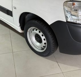 CITROEN BERLINGO FURGON BUSSINES 2024 CON 69000KM