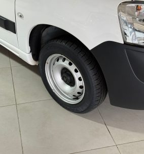 CITROEN BERLINGO FURGON BUSSINES 2024 CON 69000KM