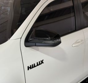 TOYOTA HILUX 4X2 DC SR 6 MT 2023 CON 80500KM