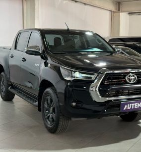 TOYOTA HILUX 4X2 DC SRV 6 MT 2021 CON 40000KM